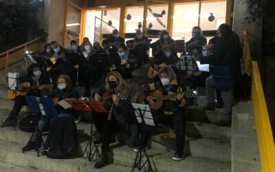 La UPMJ llena de villancicos la Avda. de Andalucía con un concierto del Taller de Música