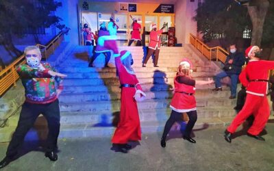 Actuación navideña del Taller de Flamenco en la escalinata de la Sede Central de la UPMJ